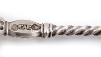 Ezüst(Ag) kiskanál, gyermekfej díszítéssel, jelzett, h: 12,5 cm, nettó: 51,7 g