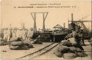 Grand-Bassam, Colonies Francaises, Extremité du Wharf un jour de Courrier / railway station