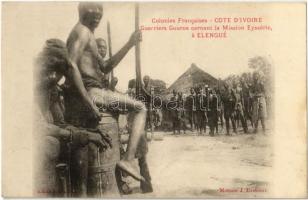 Cote dIvoire, Colonies Francaises, Guerriers Gouros cernant la Mission Eysséric, á Elengué / warriors