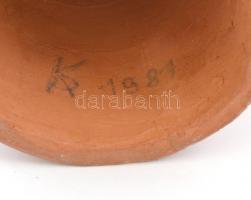 Ismeretlen jelzéssel. Lány zászlóval (zászló nélkül) Mázas kerámia. Hibátlan. 33 cm