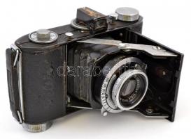 cca 1950 Belca Beltica fényképezőgép E. Ludwig Meritar 50mm f/2.9 objektívvel, kissé kopott, működőképes állapotban, bőr tokban / cca 1950 Belca Beltica folding camera with leather case