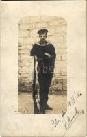 1906 Osztrák-magyar tengerészmérnök puskával Polában / K.u.K. Kriegsmarine Marineingenieur / Austro-Hungarian Navy, marine engineer with rifle in Pula. photo (fl)