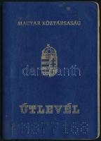 1997 Magyar Köztársaság által kiállított fényképes útlevél izraeli, egyiptomi, kanadai, stb. bejegyz...