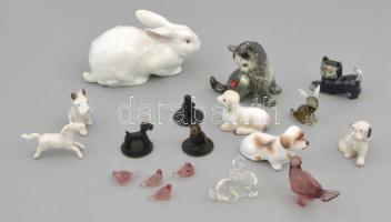 Kis állatfigurák gyűjteménye. Porcelán, üveg és fém állat figurák miniatűrtől a kicsiig.