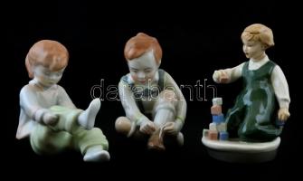 3 db figurális porcelán, kézzel festett, jelzett, kis kopásnyomokkal, egyik ragasztott, m: 10 cm