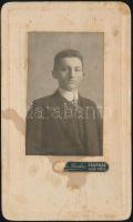 cca 1900 Szatmár, fiú műtermi portréja, kartonra kasírozott fotó, karton foltos, 10×6 cm