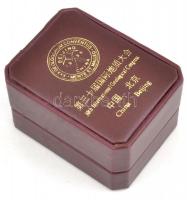 30. nemzetközi geológiai kongresszus kínai kvarc karóra eredeti díszdobozban, új elemmel, működő áll...