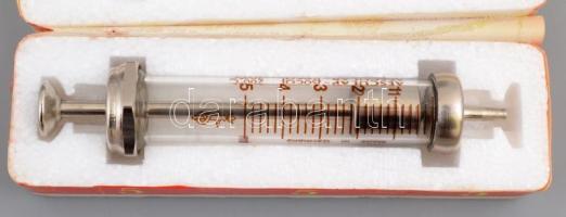 Injekciós fecskendő, üveg+fém, használatlan, eredeti dobozában, h: 10,5 cm