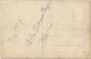 1917 Motta di Livenza Flugfeld Italien / Osztrák-magyar katonák és pilóta egy lelőtt repülő roncsaiv...