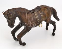 Bőr ló szobor, részletesen kidolgozott. Sérült füllel 40x23 cm
