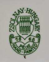 Zsolnay pillangó mintás bonbonniere. Kézzel festett, jelzett, a tetején apró hajszálrepedésekkel, 8x...