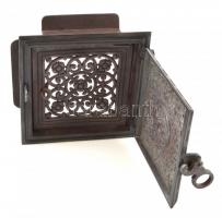 XIX. sz.: Öntöttvas kályhaajtók. 2db. Egyik florális, másik florális és puttó motívum díszítéssel. 1...