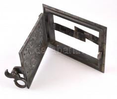 XIX. sz.: Öntöttvas kályhaajtók. 2db. Egyik florális, másik florális és puttó motívum díszítéssel. 1...