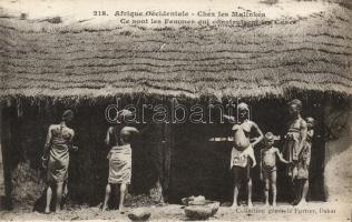 Amlinkes women building hut, ethnic nude