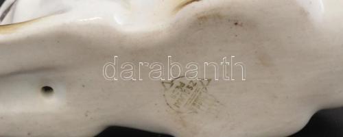 Zsolnay játszó macska, kézzel festett, jelzett, hibátlan, h: 11,5 cm