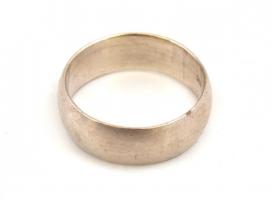 Ezüst(Ag) karikagyűrű, jelzett, méret: 52, nettó: 3,4 g