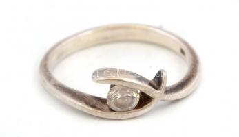 Ezüst(Ag) gyűrű, cirkónia kővel, jelzett, méret: 55, bruttó: 2,4 g