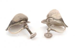 Ezüst(Ag) leveles, csavarós fülbevalópár, jelzett, 2×1,8 cm, nettó: 3,2 g