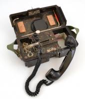 cca 1960-80 Tábori telefon, német ny. felirattal, m: 12 cm, h: 24 cm Fedele oldalt kissé sérült