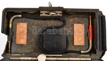 cca 1960-80 Tábori telefon, német ny. felirattal, m: 12 cm, h: 24 cm Fedele oldalt kissé sérült