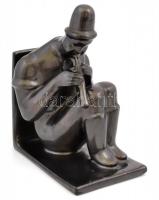 Gorka Géza (1895-1971): Art deco ülő furulyázó férfi figura könyvtámasz. Repesztett mázas kerámia, jelzett (Nográdverőce), m: 17 cm
