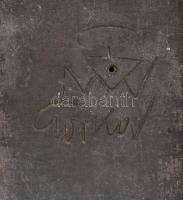 Gorka Géza (1895-1971): Art deco ülő furulyázó férfi figura könyvtámasz. Repesztett mázas kerámia, j...