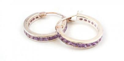 Ezüst(Ag) lila köves fülbevalópár, jelzett, d: 1,8 cm, bruttó: 3,5 g