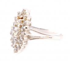 Ezüst(Ag) fehér kövekkel díszített ovális gyűrű, jelzett, méret: 54, bruttó: 4,6 g