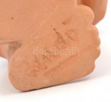 Jandó jelzéssel: Ősember katicabogárral, kerámia figura, részben festett, hajszálrepedésekkel, m: 20...