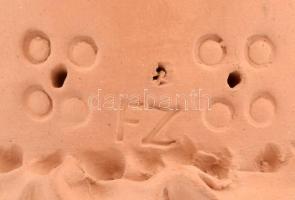 Hölgy virágcsokorral, kerámia figura, enyhe kopásnyomokkal, FZ jelzésel, m: 26 cm