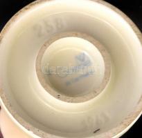 Goebel lányka. Jelzett, kézzel festett, hibátlan. 13,5 cm