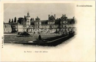 Fontainebleau, Le Palais, Cour des Adieux / palace with garden