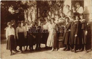 1920 Budapest XVI. Cinkota, leányiskola növendékei, photo (EB)