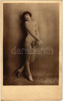 Erotic nude lady. Photo-Kunst-Salon J. Weitzmann. photo (r)