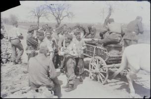 cca 1940-1944 II. világháborús katonai fotónegatívok, 12 db, 6×9 cm