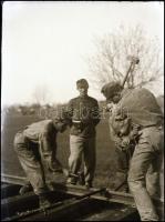 cca 1940-1944 II. világháborús katonai fotónegatívok, 12 db, 6×9 cm