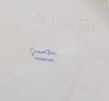 Jakab Bori (1933-2015): Mázas kerámia kaspó, jelzett és datált (1992.III.9), apró kopásokkal, m: 14 ...