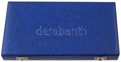 145db-os vegyes magyar és külföldi fémpénz gyűjtemény kapcsos albumba rendezve 4db ezüsttel, zsetono...