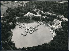 cca 1975 Hévízi-tó és fürdő légi felvételen, publikált fotó, 13×18 cm