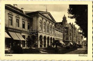 Debrecen, Városháza, drogueria (drogéria), Griczmann, Tóth Gyula és Kontsek Kornél üzlete, dohány és bélyeg bolt