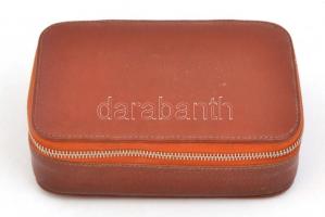 Pipere készlet, össz. 5 db, egyikén régebbi Triumph címkével és logóval, 11x16x5 cm méretű műbor cip...