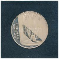 Fülöp Zoltán (1951-) 1981. "Bartók Béla / A kékszakállú herceg vára" Ag emlékérem piros mű...