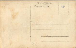 Budapest, Veres János fodrász üzlete, fodrászok a bejárat előtt. photo