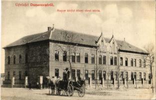 1910 Dunavecse, Magyar királyi állami elemi iskola, lovaskocsi, szekér. Özv. Kohn Józsefné kiadása. Klein J. fényképész felvétele (EK)