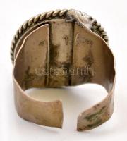 Ezüst(Ag) fülbevalópár, jelzett, d: 1,8 cm, nettó: 3,1 g + bizsu gyűrű