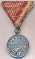 1917. "Károly Ezüst Vitézségi Érem II. osztálya" jelzett Ag kitüntetés mellszalagon. Szign...