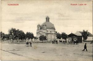 Komárom, Komárnó; Kossuth Lajos tér, lovaskocsik, Rozália templom / square, horse carts, church
