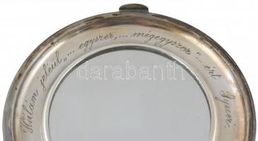 Ezüst(Ag) tükrös púdertartó, gravírozott ajándékozási felirattal, jelzett, d: 10 cm, bruttó: 127,3 g