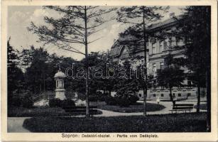 1929 Sopron, Deák téri részlet. Lobenwein Harald fotóműterme kiadása (EK)
