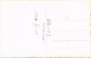 1941 Zombor, Sombor; korcsolyázó diáklányok télen / student girls are ice skating in winter. Foto Iv...